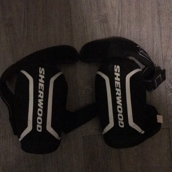 GUC youth  elbow pads - Picture 1 of 2